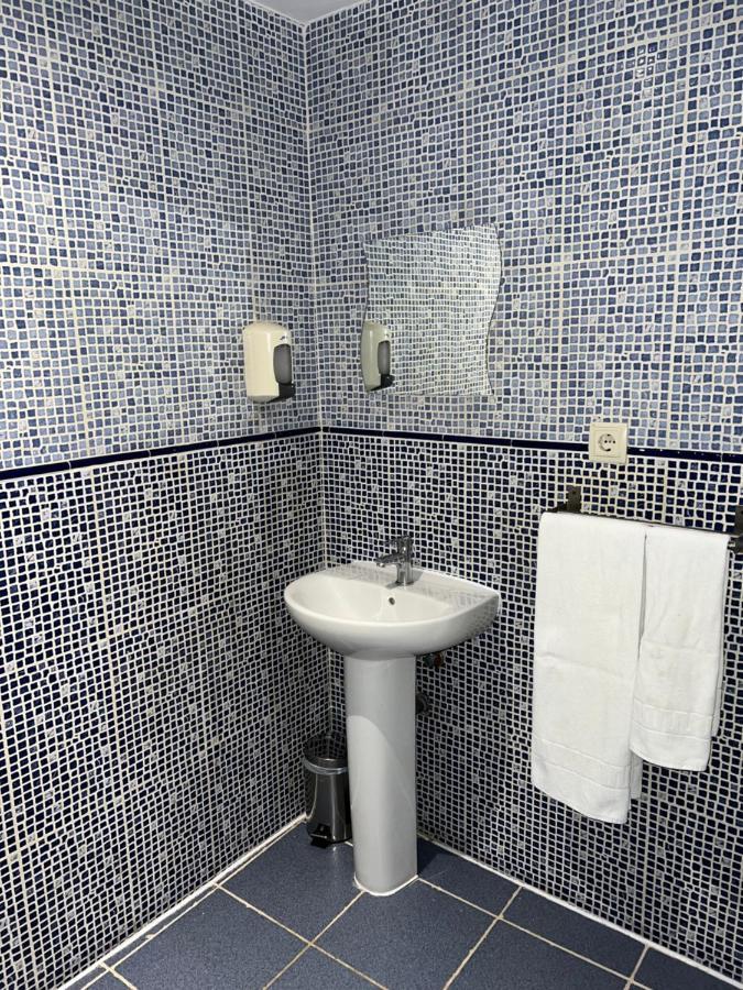 Hostal Abaaly Madrid Exterior foto