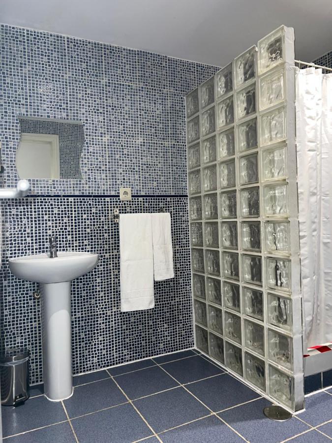 Hostal Abaaly Madrid Exterior foto