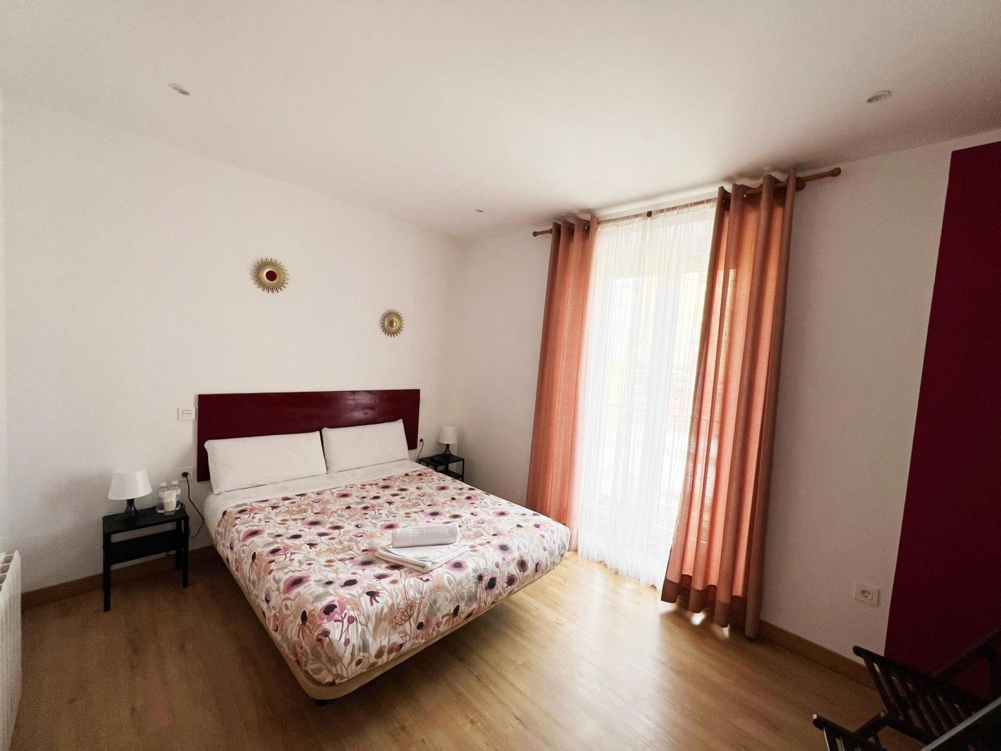 Hostal Abaaly Madrid Exterior foto