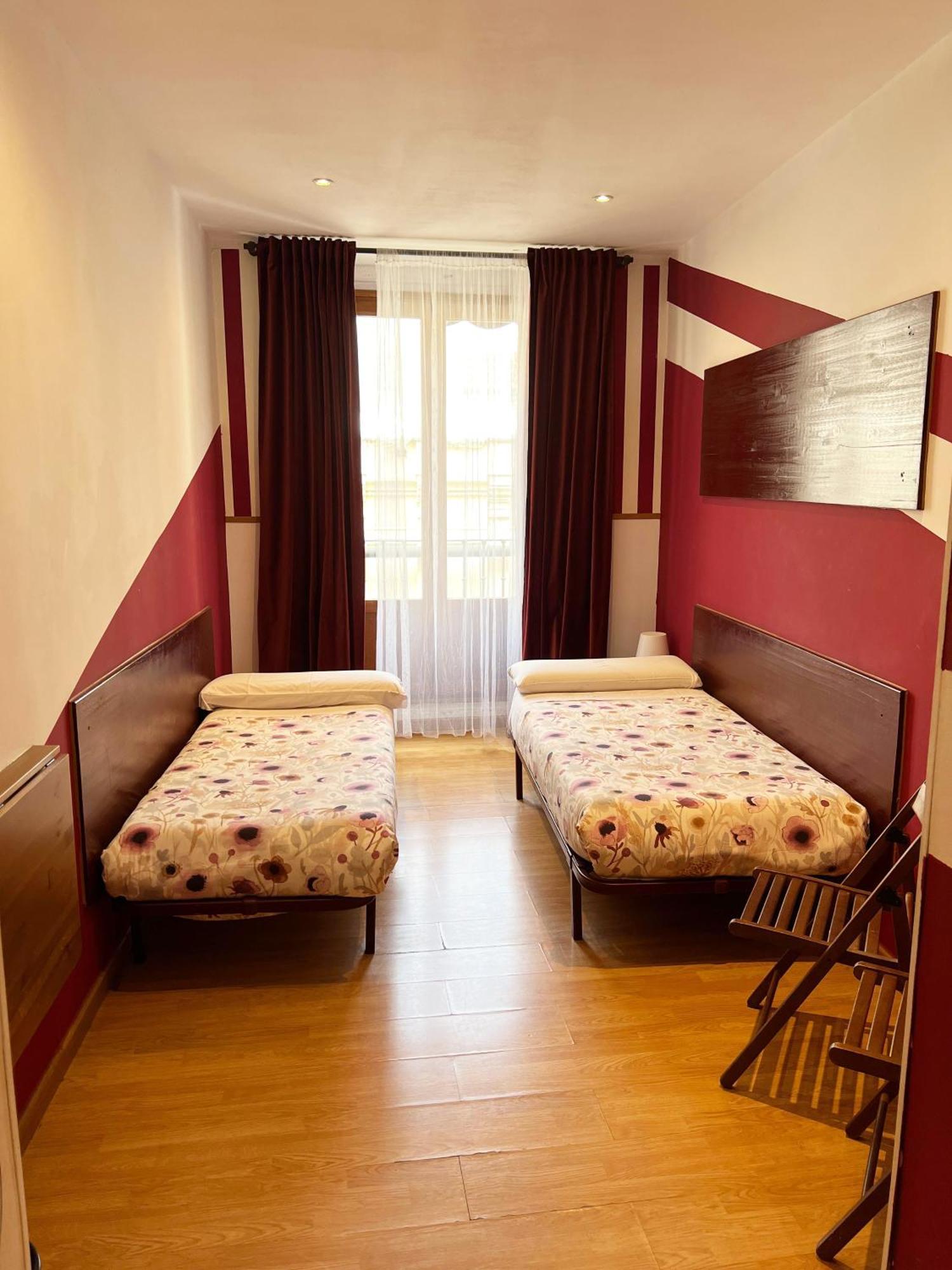 Hostal Abaaly Madrid Exterior foto