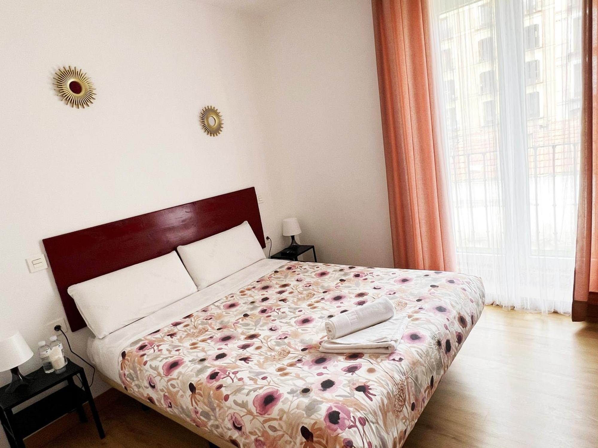 Hostal Abaaly Madrid Exterior foto