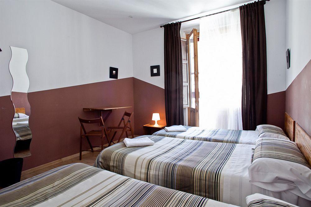 Hostal Abaaly Madrid Exterior foto