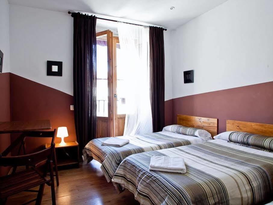 Hostal Abaaly Madrid Exterior foto